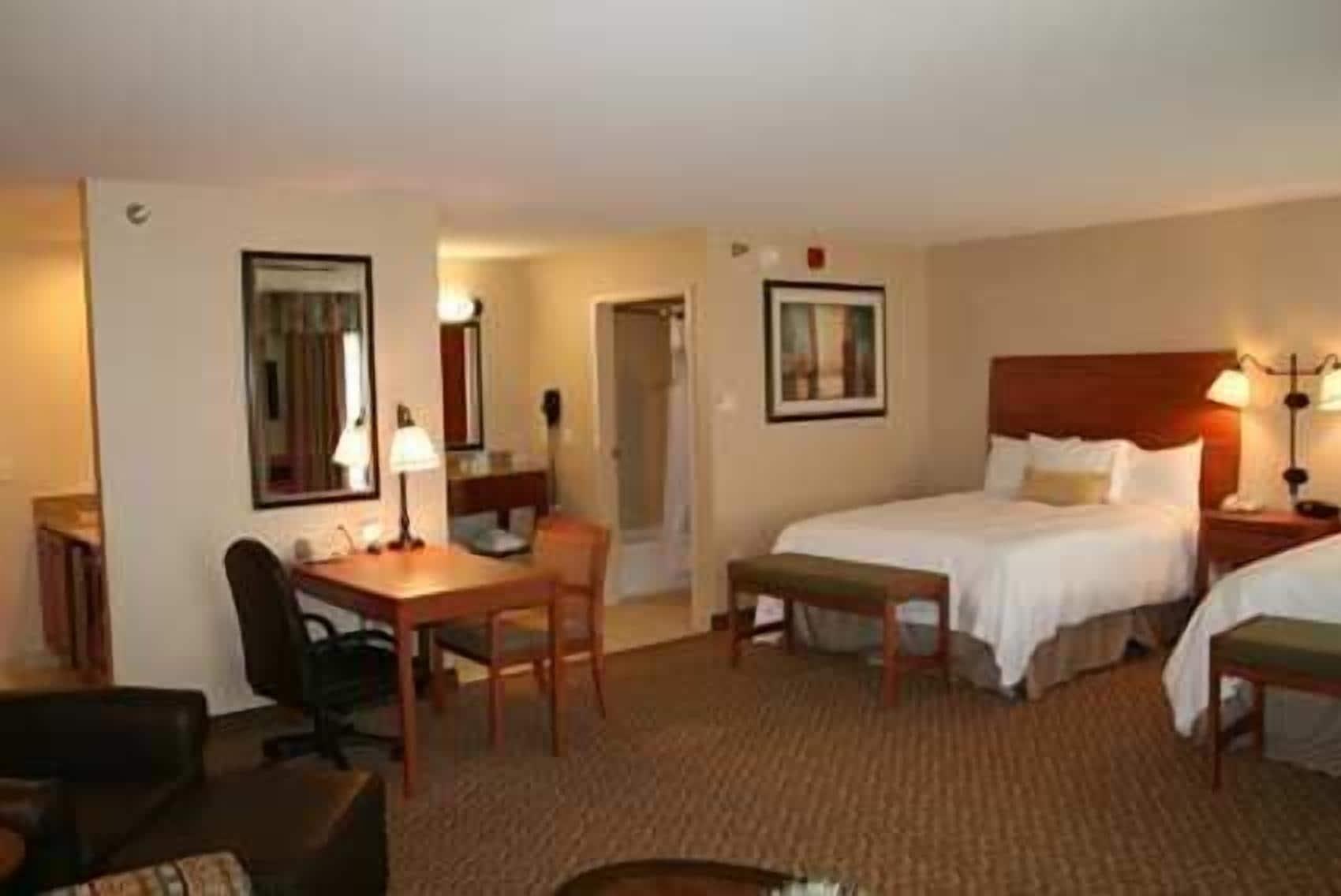Hampton Inn & Suites Грили Экстерьер фото
