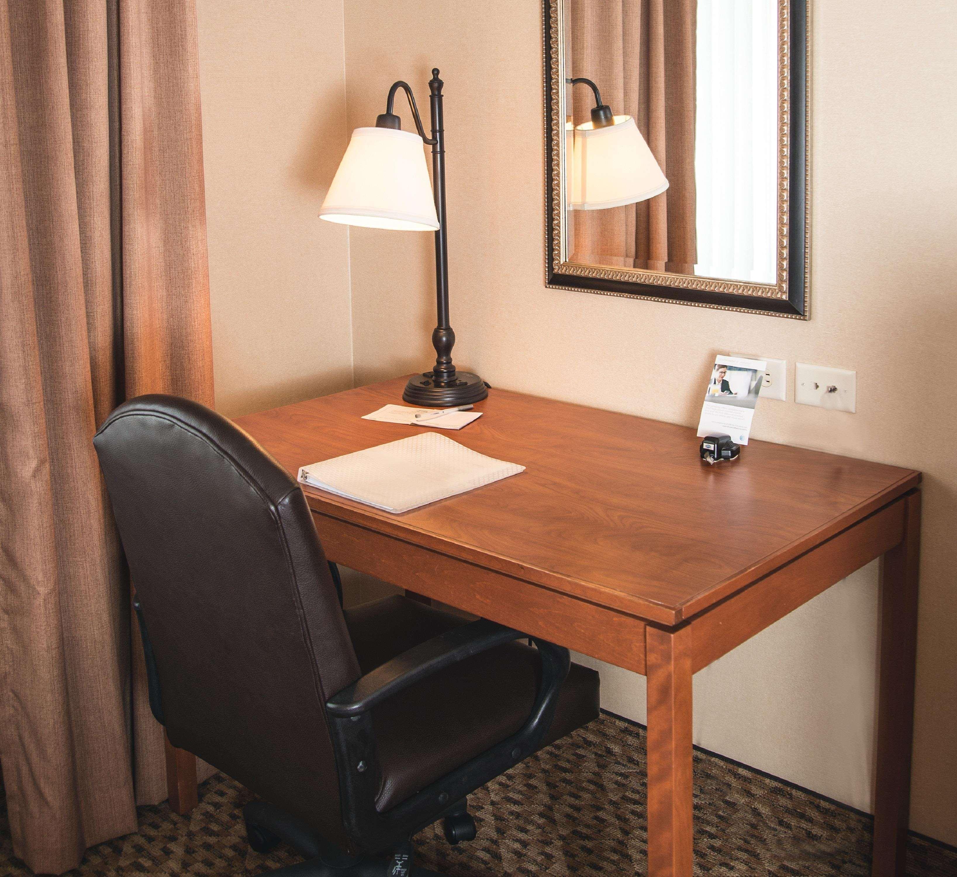 Hampton Inn & Suites Грили Экстерьер фото