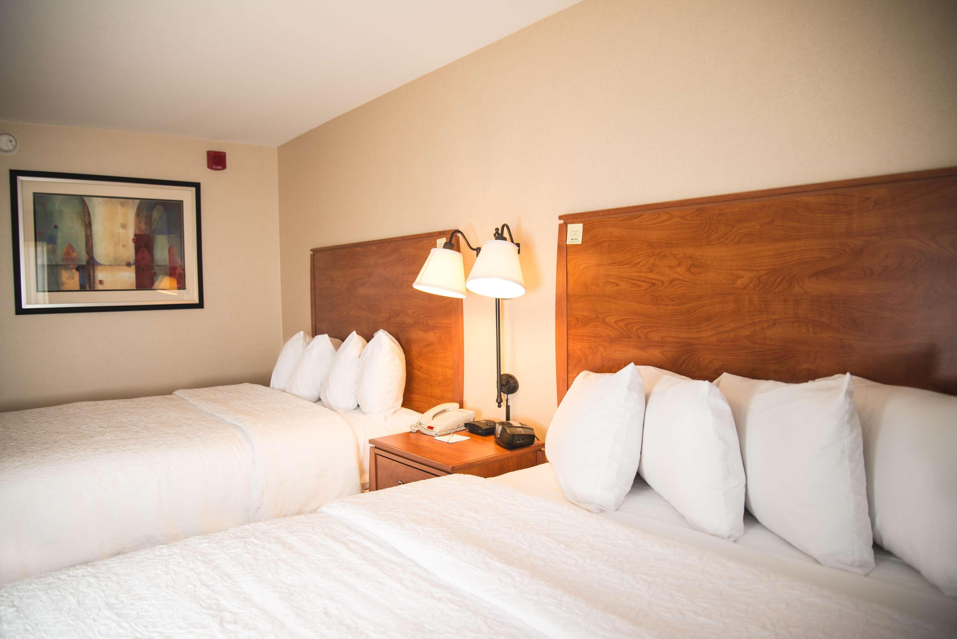 Hampton Inn & Suites Грили Экстерьер фото