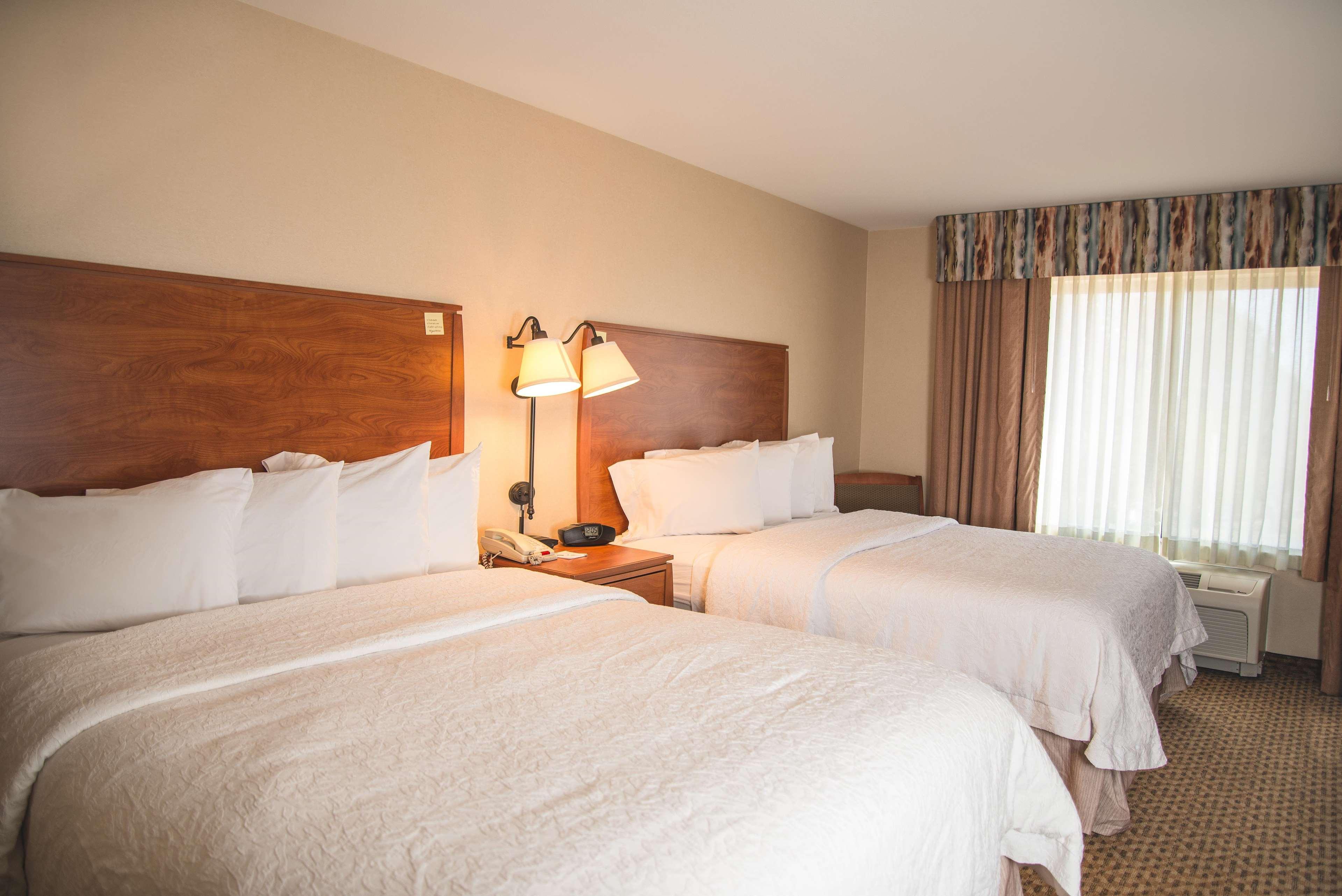 Hampton Inn & Suites Грили Экстерьер фото