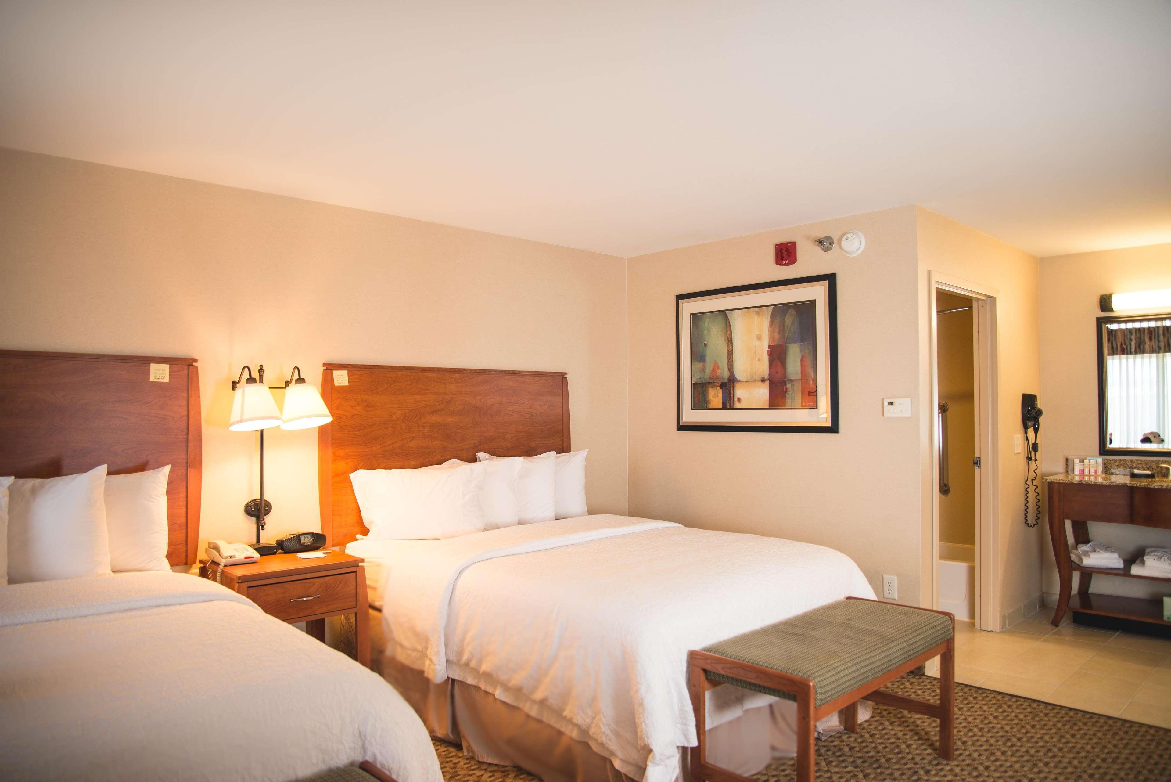 Hampton Inn & Suites Грили Экстерьер фото