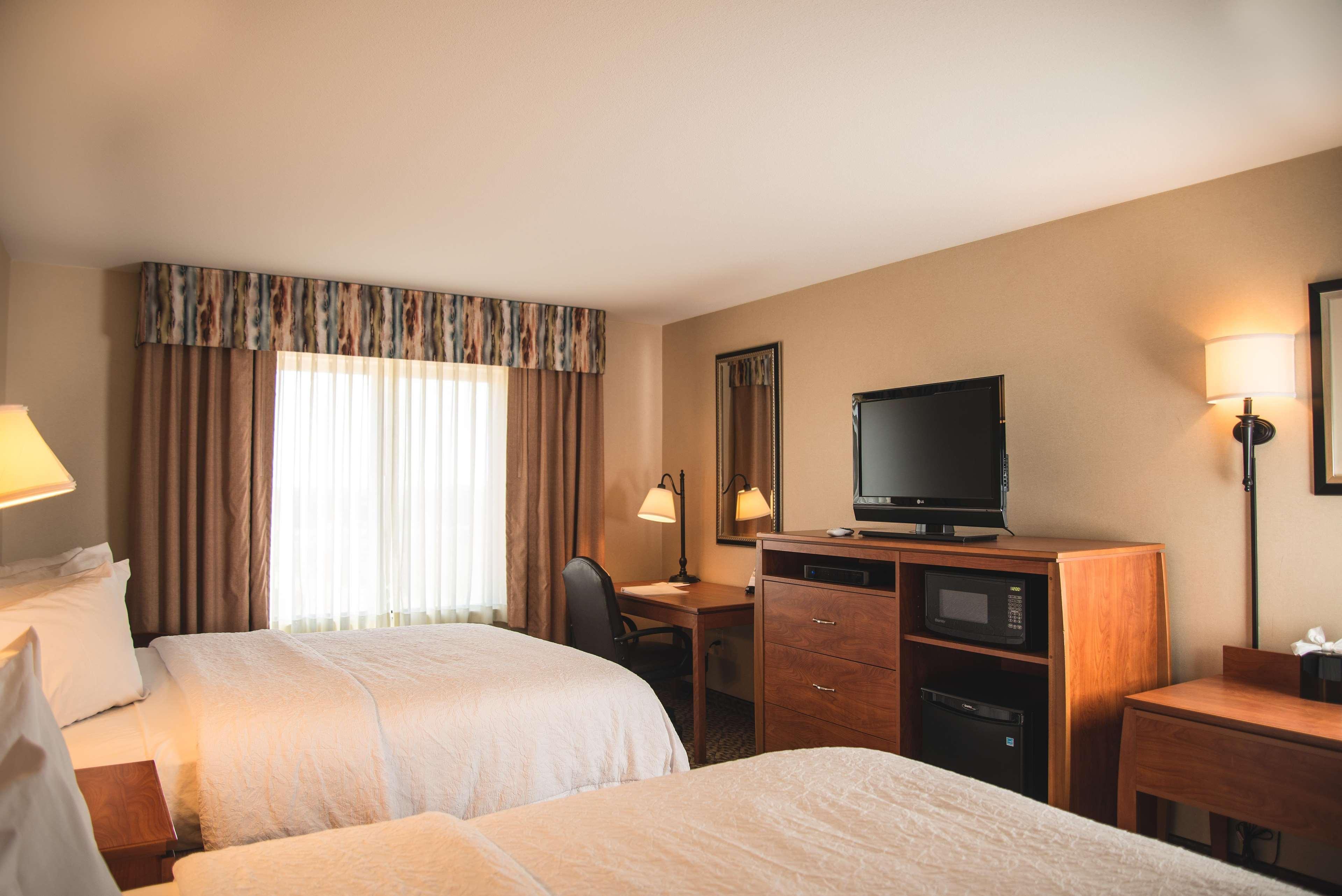 Hampton Inn & Suites Грили Экстерьер фото