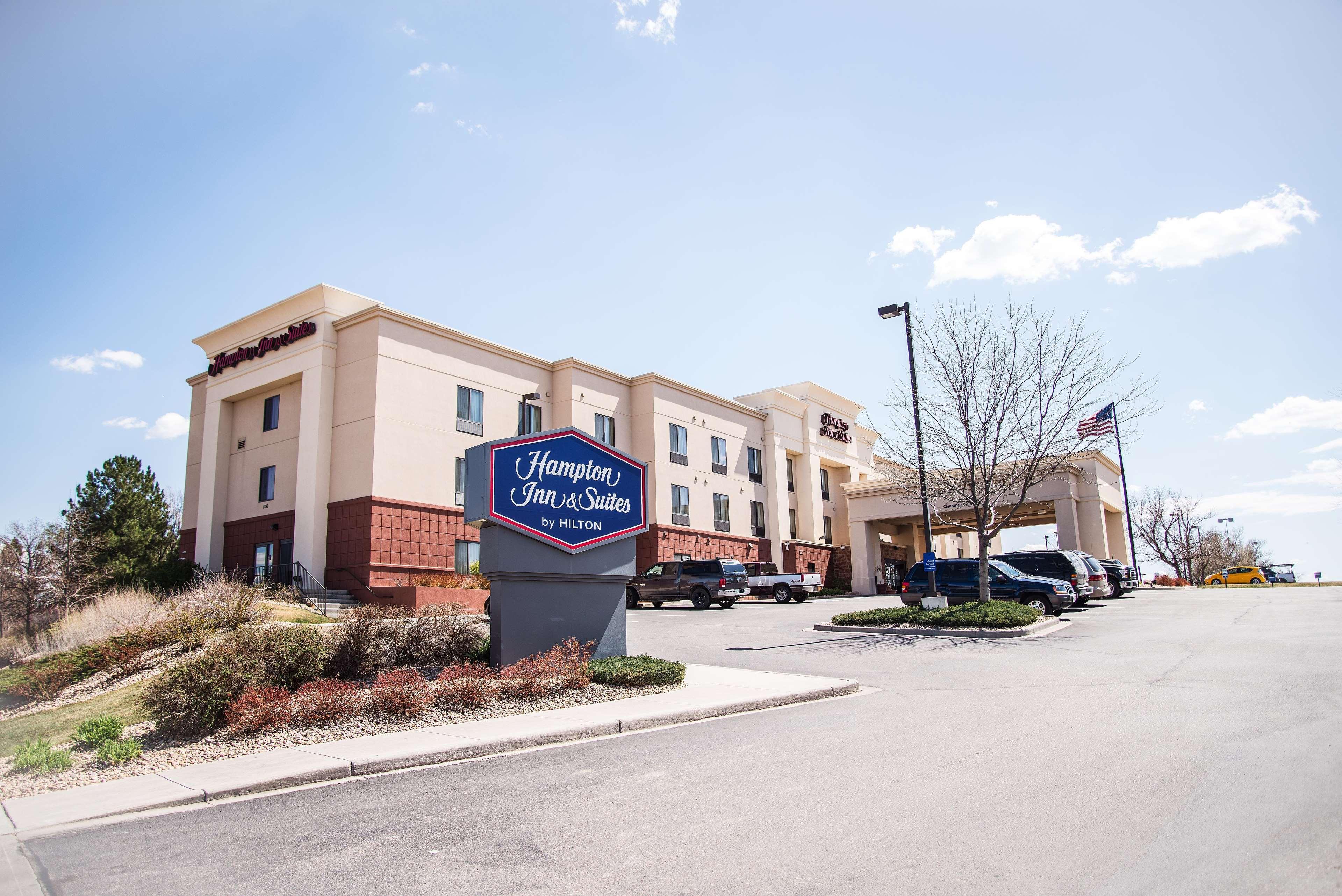 Hampton Inn & Suites Грили Экстерьер фото