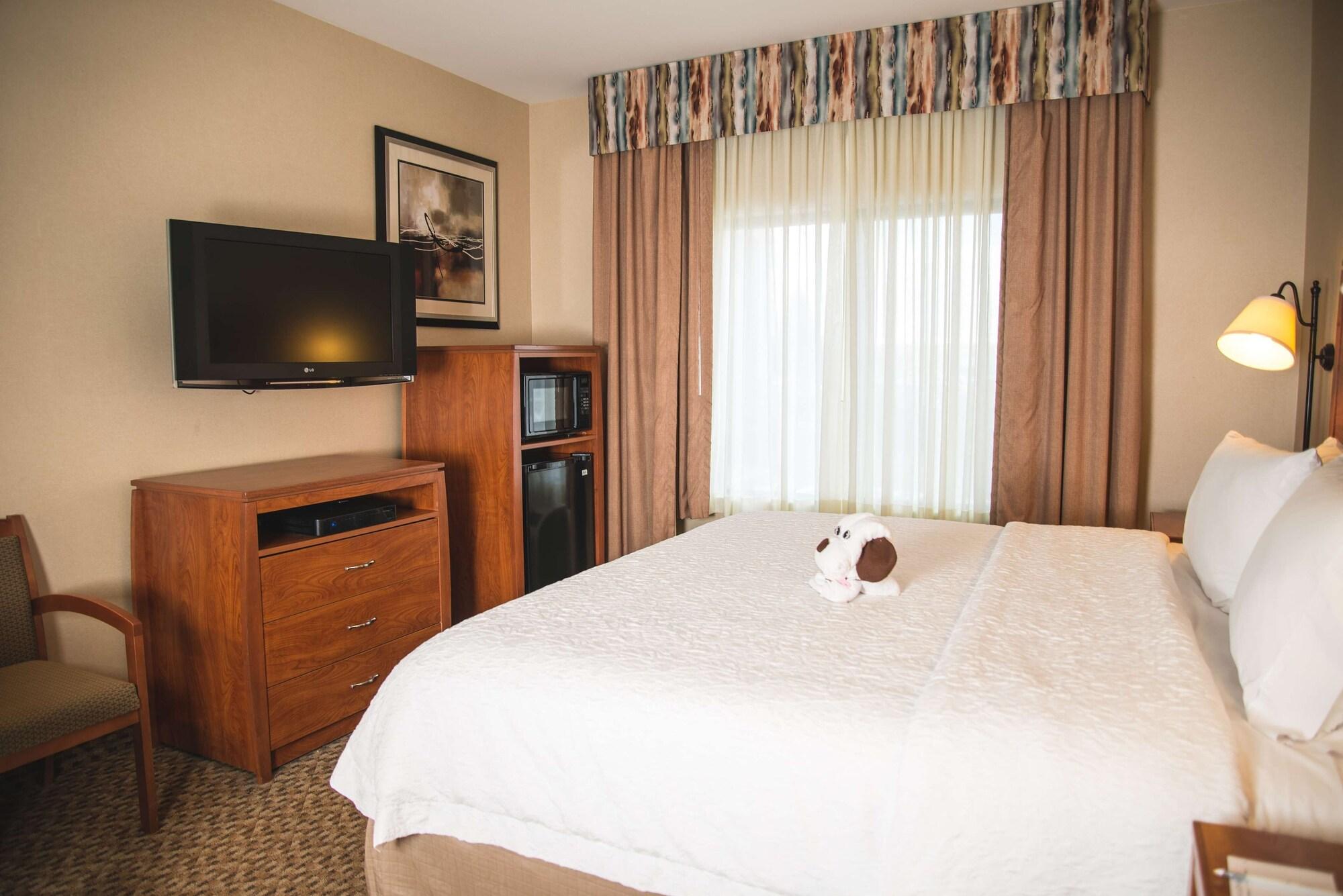 Hampton Inn & Suites Грили Экстерьер фото
