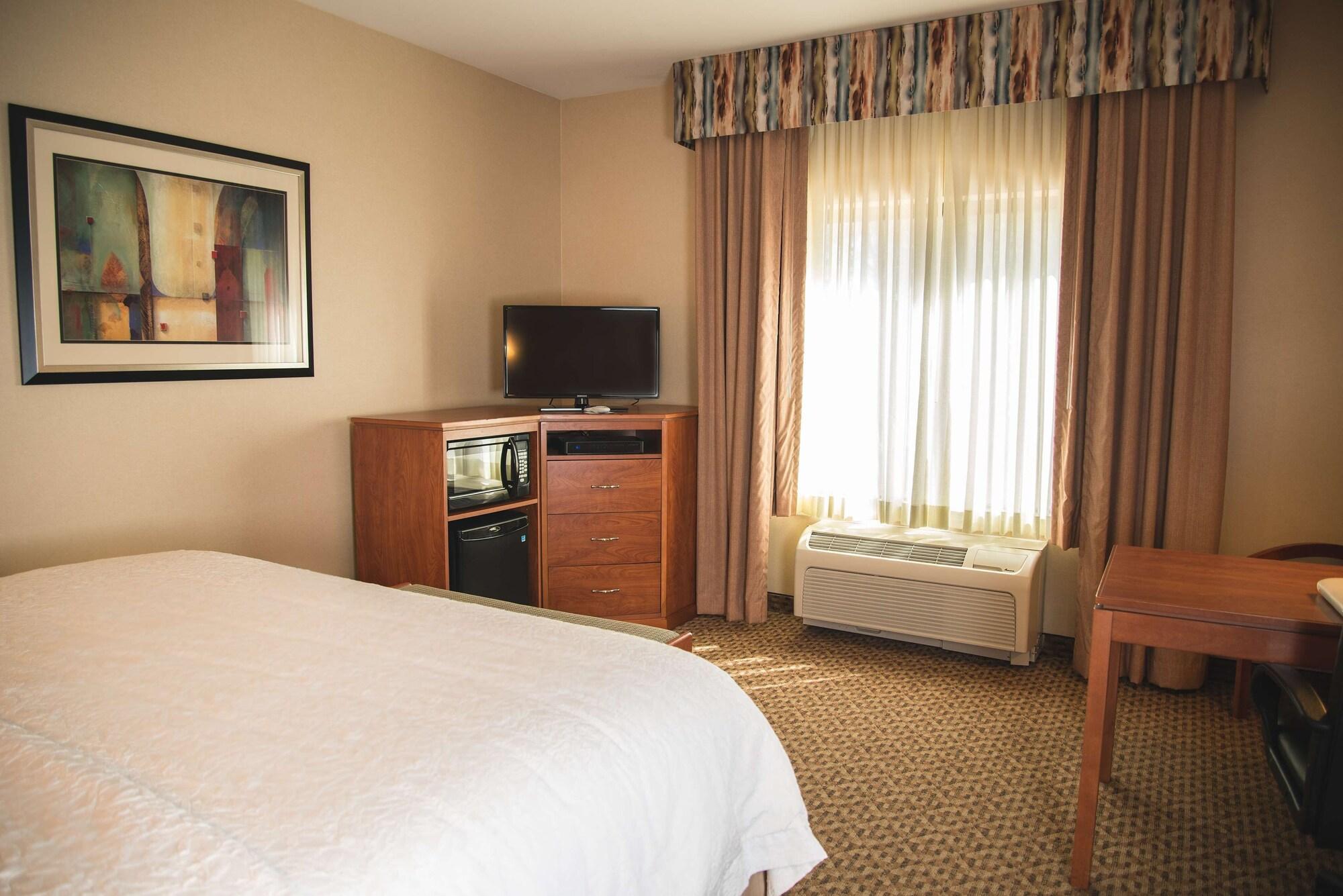 Hampton Inn & Suites Грили Экстерьер фото