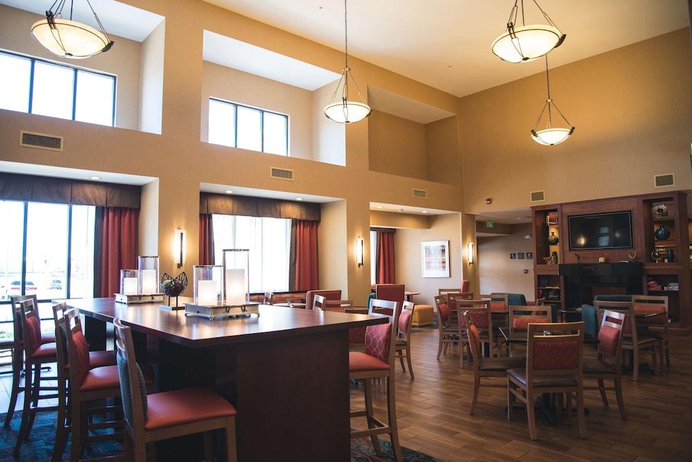 Hampton Inn & Suites Грили Экстерьер фото