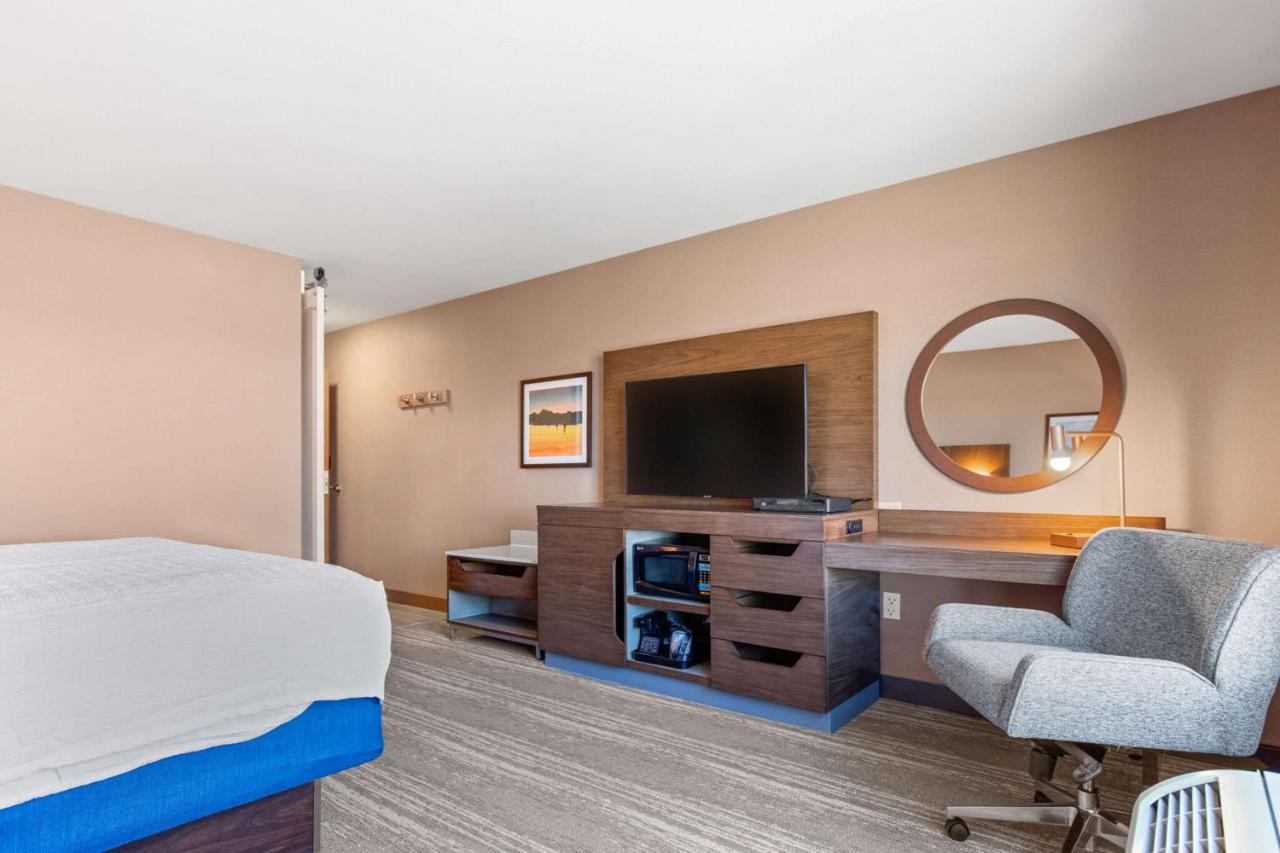 Hampton Inn & Suites Грили Экстерьер фото