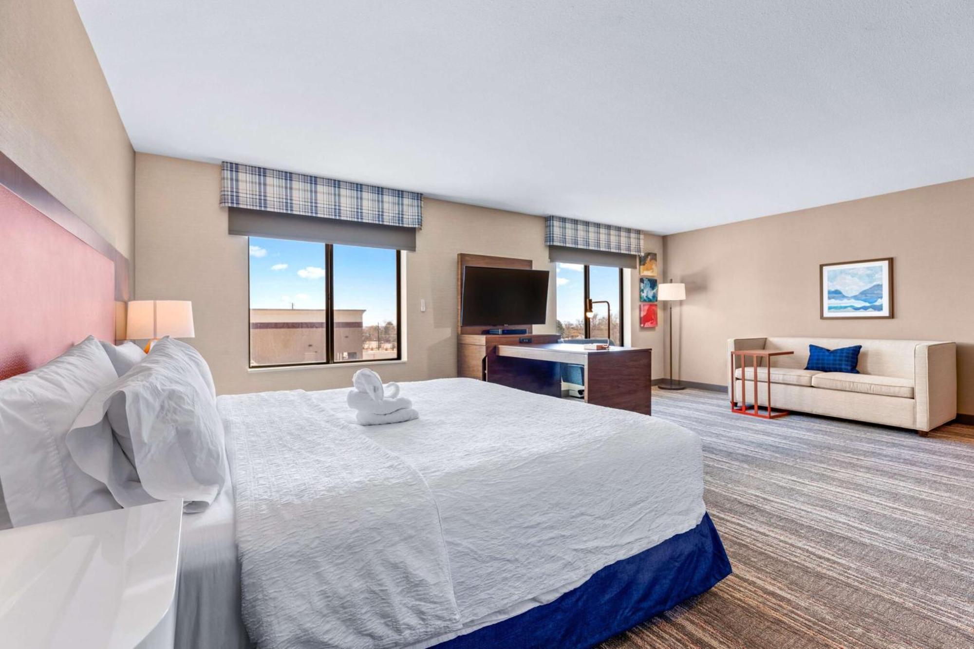 Hampton Inn & Suites Грили Экстерьер фото