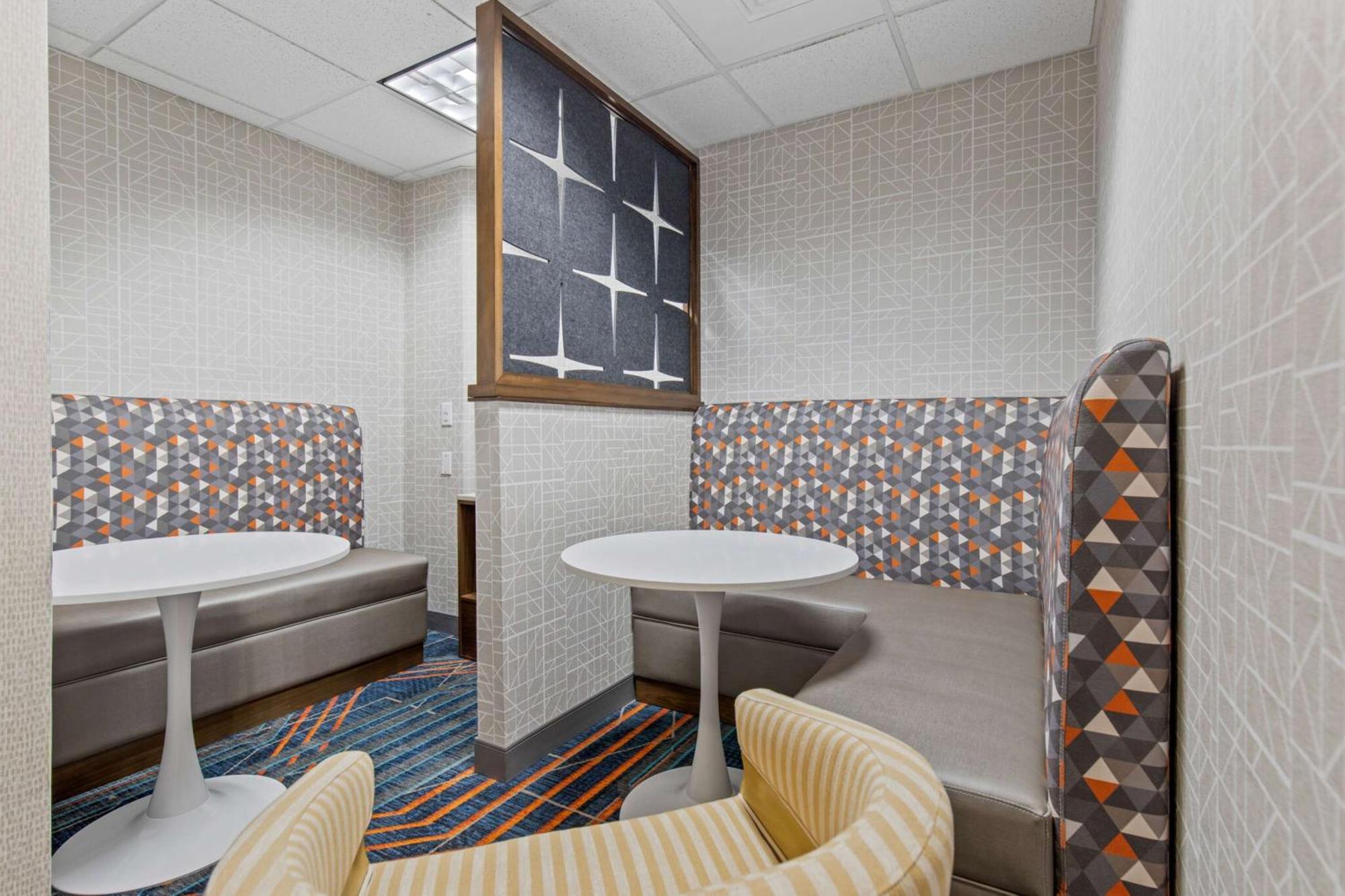Hampton Inn & Suites Грили Экстерьер фото