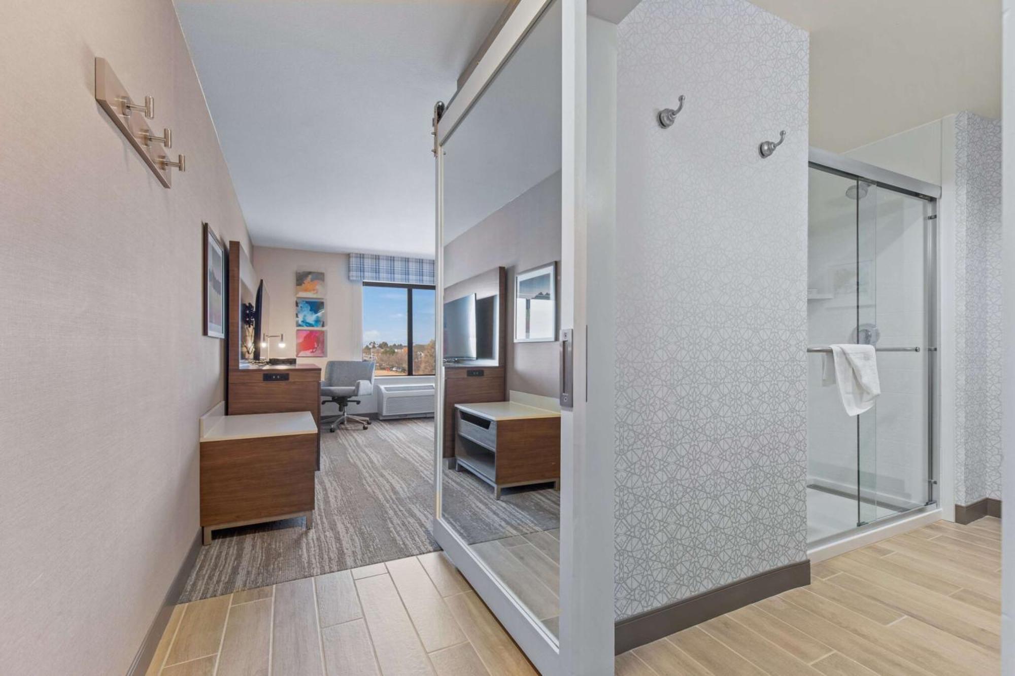 Hampton Inn & Suites Грили Экстерьер фото