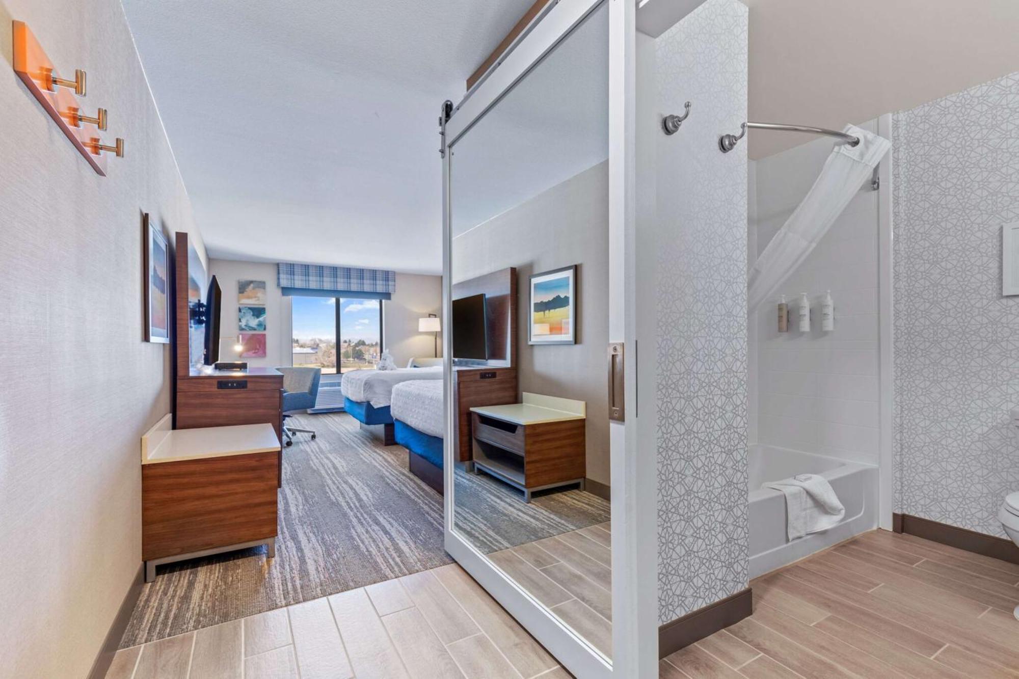 Hampton Inn & Suites Грили Экстерьер фото