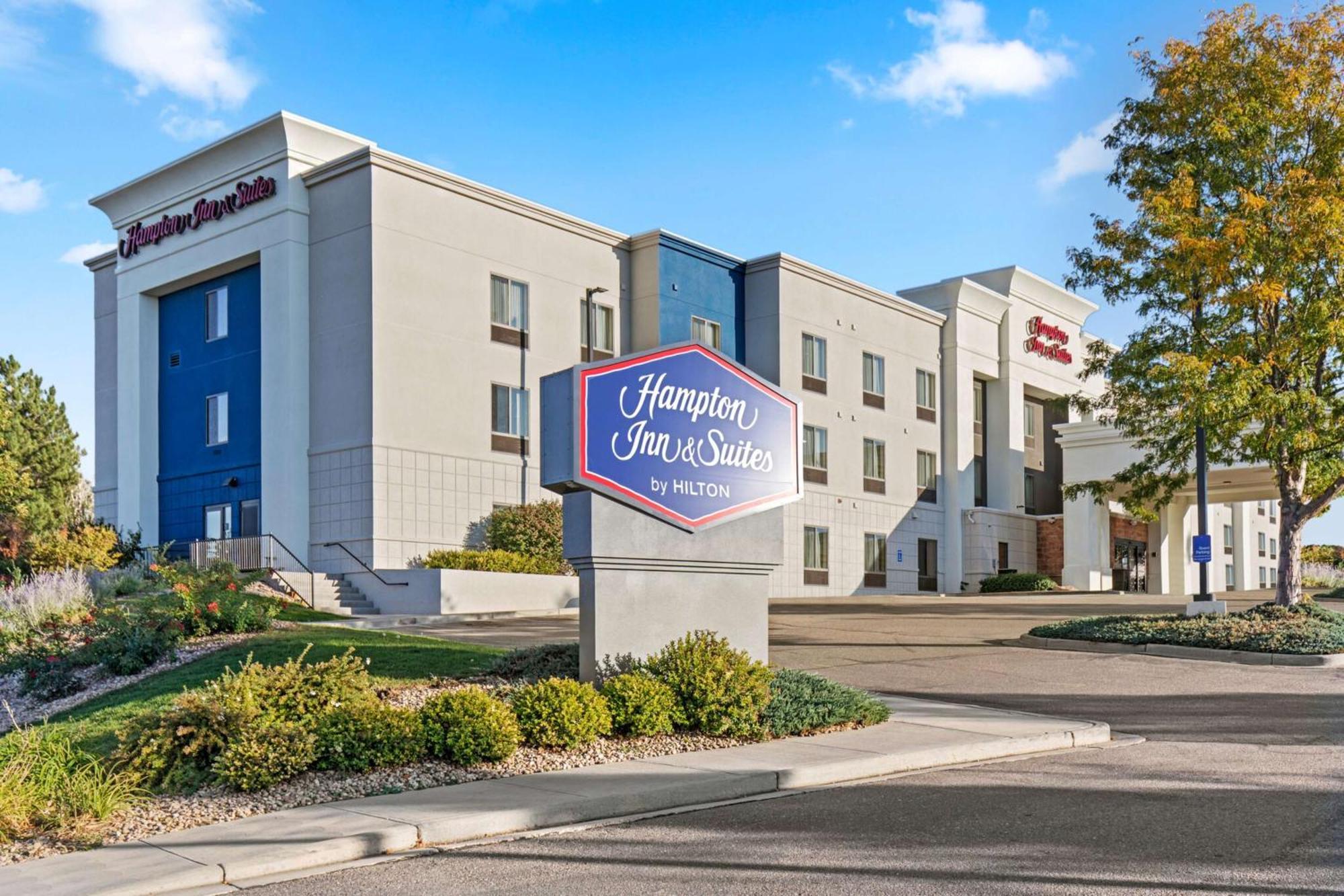 Hampton Inn & Suites Грили Экстерьер фото